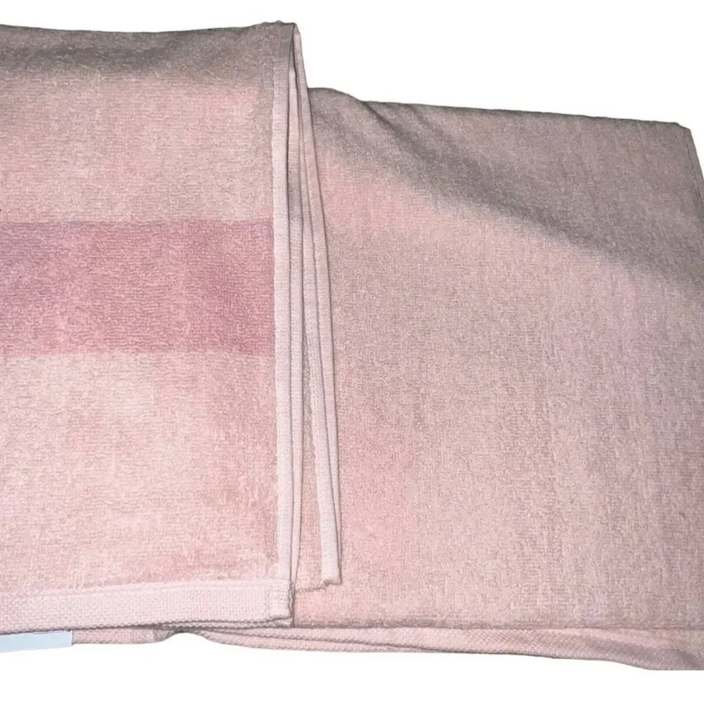 LACOSTE Lot of 3 Bath Towels Pink Large Crocodile 30x52 NWT